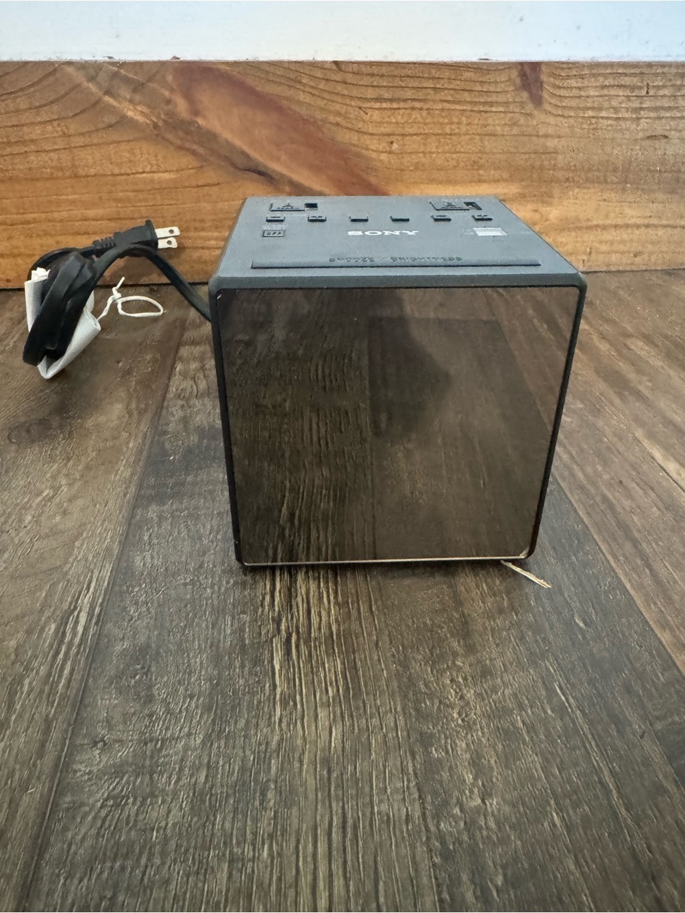 SONY Dual Alarm Clock AM/FM Radio Mirror LED Cube SONY ICF-C1T